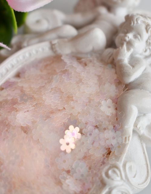 Flower-shaped sequins Transparent Rose Fuchsia AB color