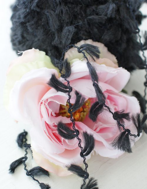 Black color Tuft Thread