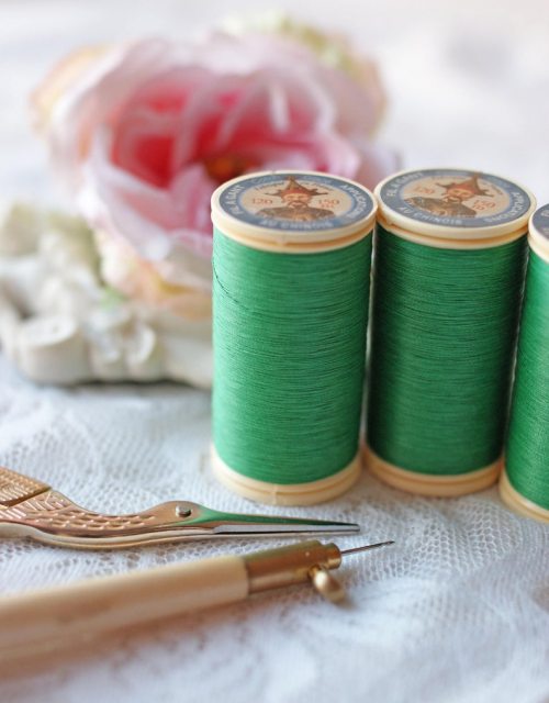 Fil Au Chinois Lawn Green color Gloving Thread